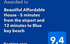 Beautiful Affordable House - 5 Minutes From The Airport And 12 Minutes To Blue Bay Beach